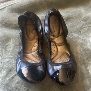 Dexflex Comfort Black Flats with Patent Leather Accents